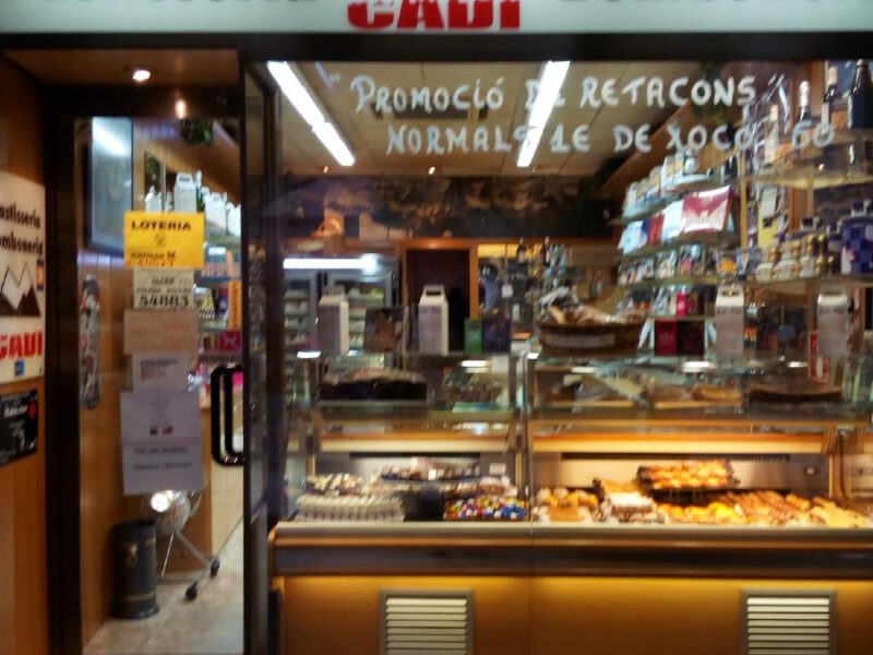 Cake store: PASTISSERIA CADÍ