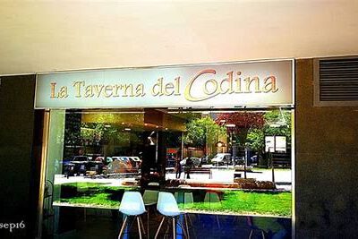 Tapas bar: LA TABERNA DEL CODINA