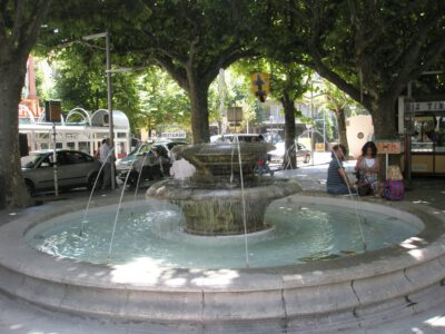 Ice cream shop: GELATS ARTESANS TINA