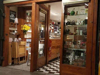 Cafe and tea shop: CAFÈ DELS ESCOBERTS