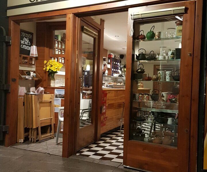 Cafe and tea shop: CAFÈ DELS ESCOBERTS