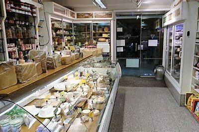 Cheese shop: Formatgeria EUGENA