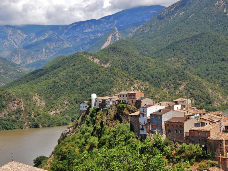 Coll de Nargó and Museum of Dinosours (dinosfera.com)